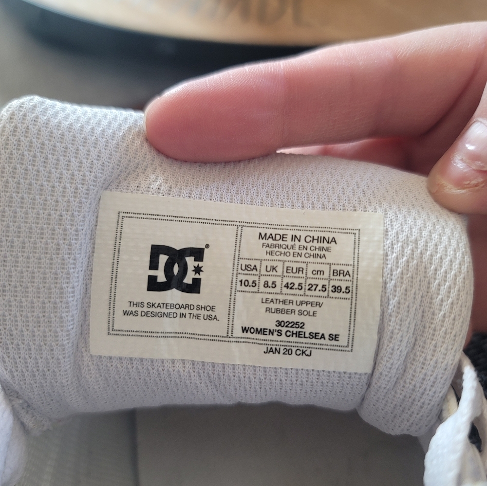 DC skate shoes (women's) - Picture 3 of 4